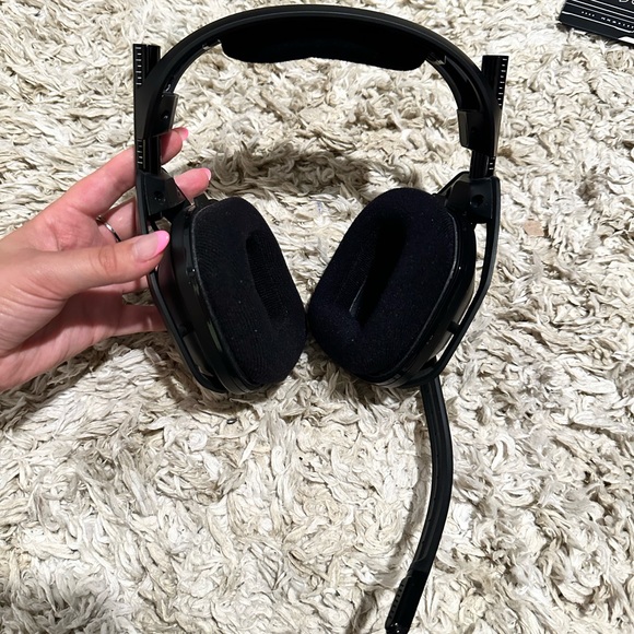 Astro A50 wireless headset with charging base - Picture 3 of 4